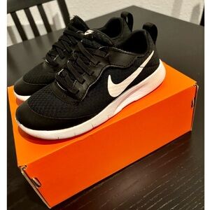 Boys Nike Tanjun Easy-On Sneakers